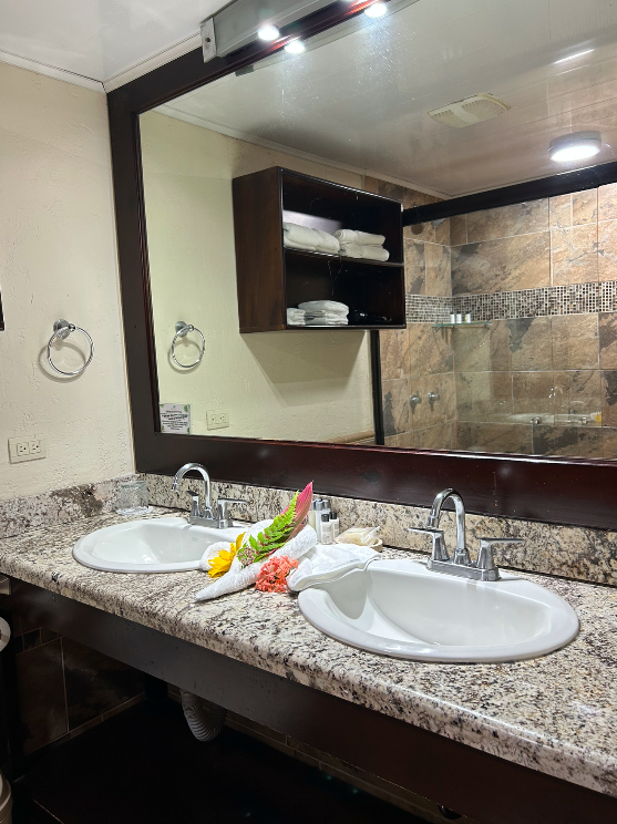 Double vanity bathroom in the Double Queen Deluxe room